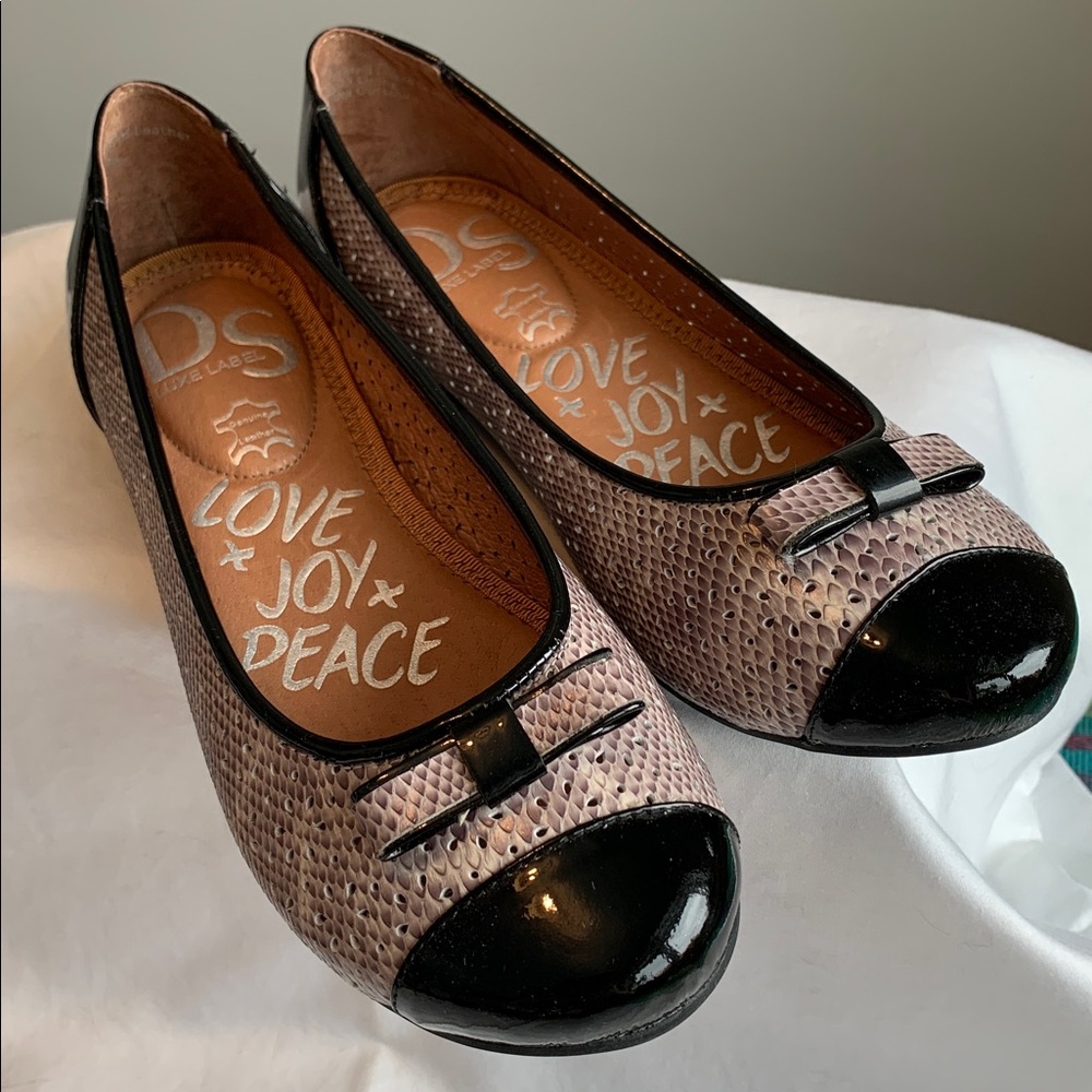 Dan Sara Ballet Flats with Bow NEW in box